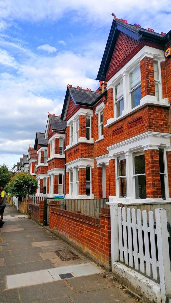 Red-brick Terraced houses in Twickenham, London-min